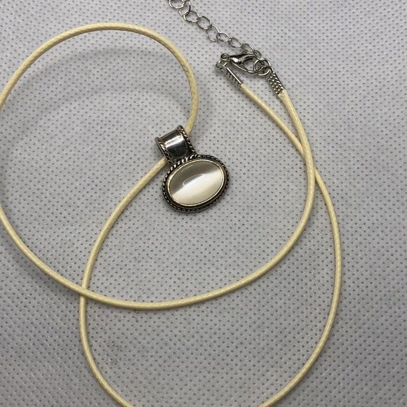 Moonglow Necklace Off White Glass Cabochon Silver Tone Drop Pendant Ivory Cord - Picture 8 of 8
